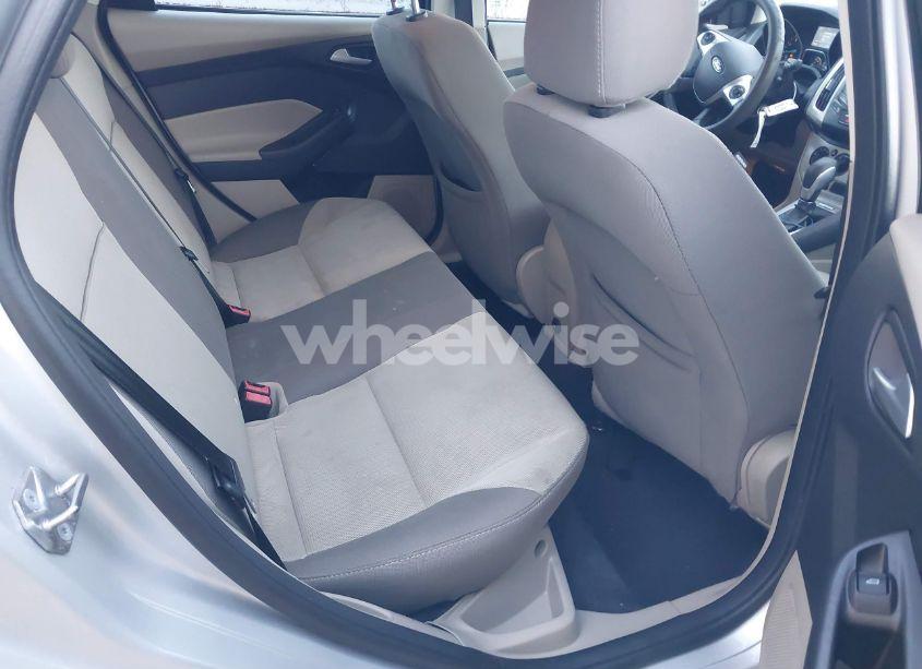 Photo 8 of 2014 Ford Focus SE (VIN 1FADP3F2XEL451116)