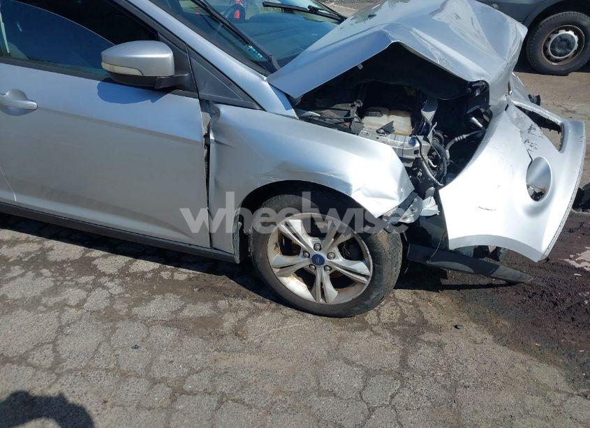 Photo 12 of 2014 Ford Focus SE (VIN 1FADP3F2XEL456901)