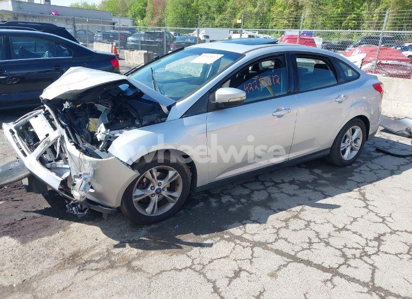 Photo 2 of 2014 Ford Focus SE (VIN 1FADP3F2XEL456901)