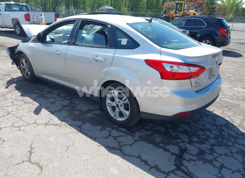 Photo 3 of 2014 Ford Focus SE (VIN 1FADP3F2XEL456901)
