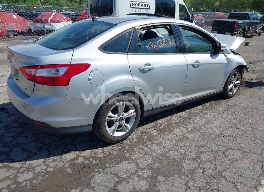 Photo 4 of 2014 Ford Focus SE (VIN 1FADP3F2XEL456901)