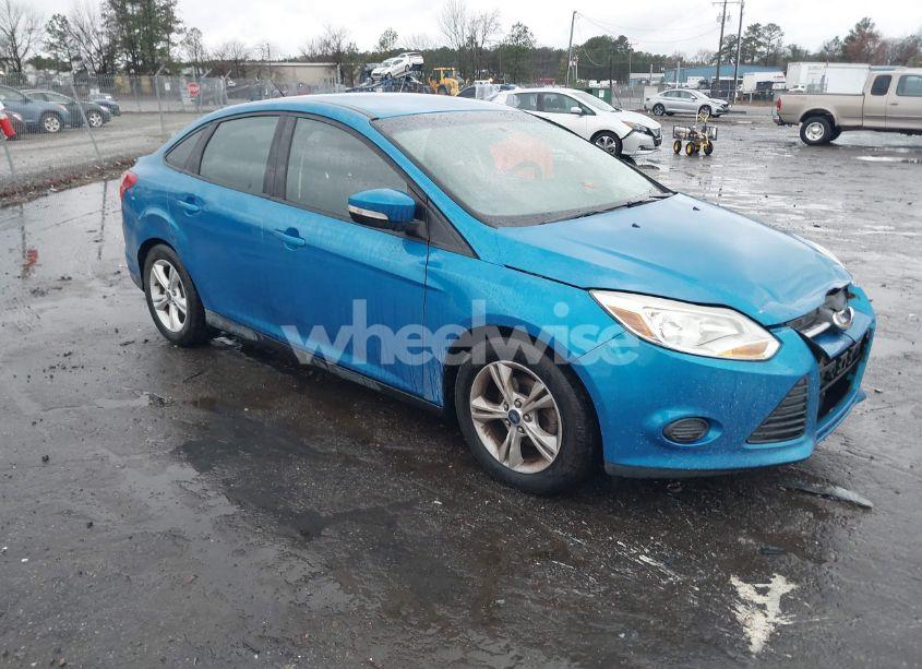 2014 Ford Focus SE (VIN 1FADP3F2XEL457157) main photo