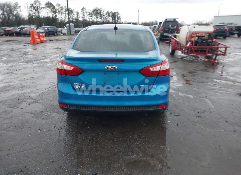 Photo 16 of 2014 Ford Focus SE (VIN 1FADP3F2XEL457157)