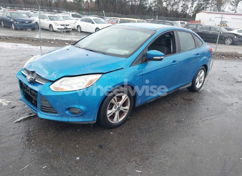 Photo 2 of 2014 Ford Focus SE (VIN 1FADP3F2XEL457157)
