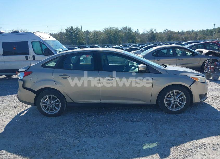 Photo 13 of 2015 Ford Focus SE (VIN 1FADP3F2XFL228205)