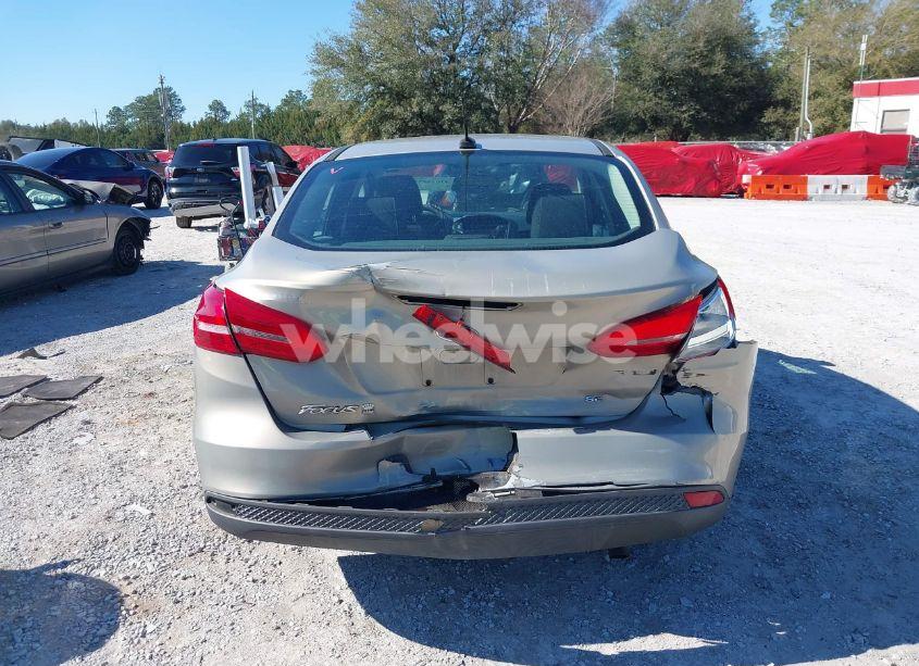 Photo 16 of 2015 Ford Focus SE (VIN 1FADP3F2XFL228205)