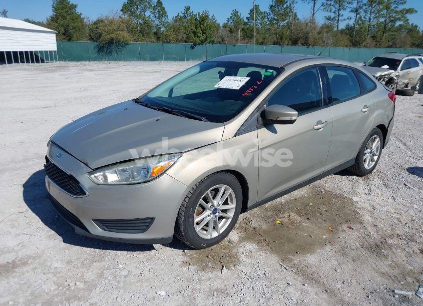 Photo 2 of 2015 Ford Focus SE (VIN 1FADP3F2XFL228205)