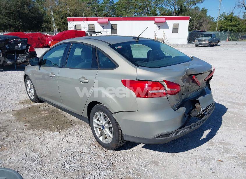 Photo 3 of 2015 Ford Focus SE (VIN 1FADP3F2XFL228205)