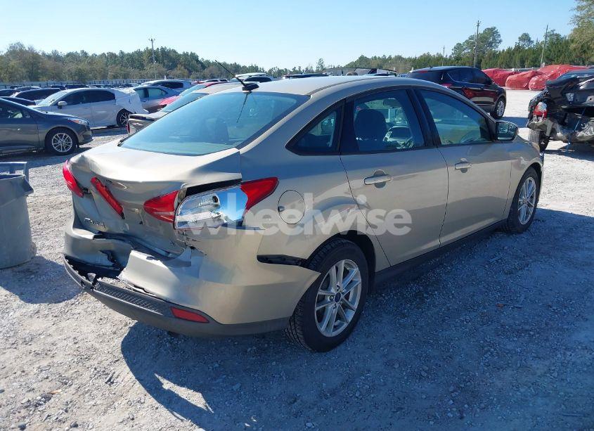 Photo 4 of 2015 Ford Focus SE (VIN 1FADP3F2XFL228205)