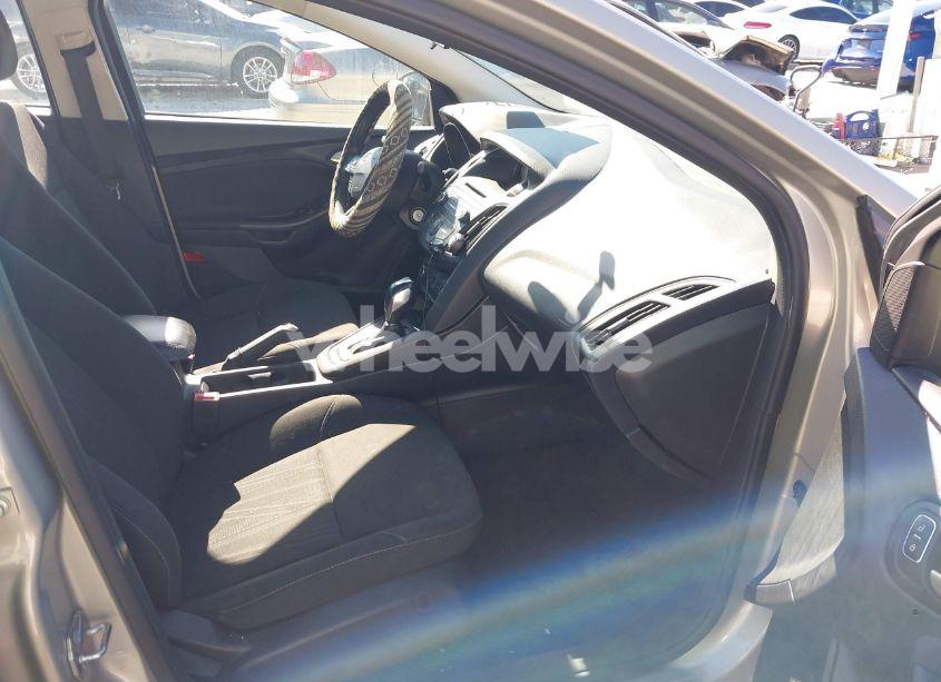 Photo 5 of 2015 Ford Focus SE (VIN 1FADP3F2XFL228205)