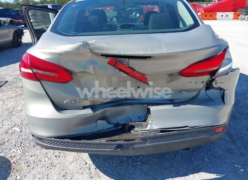 Photo 6 of 2015 Ford Focus SE (VIN 1FADP3F2XFL228205)