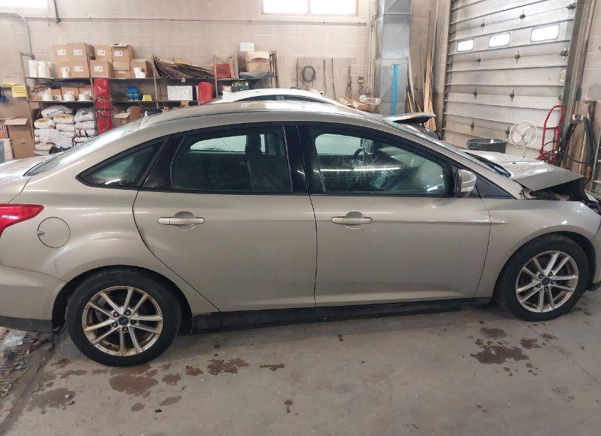 Photo 13 of 2015 Ford Focus SE (VIN 1FADP3F2XFL239320)