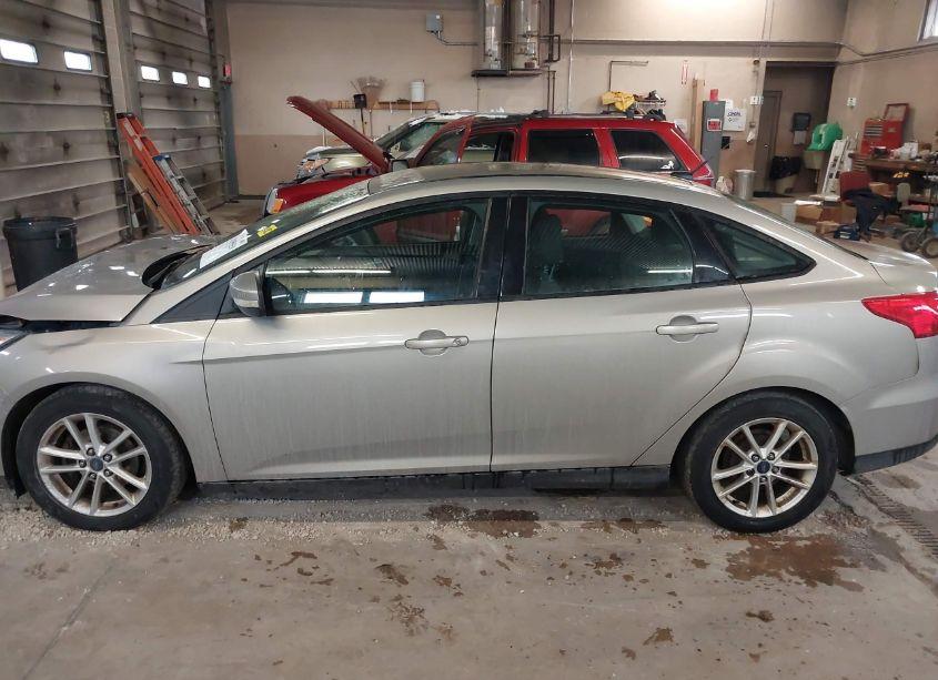 Photo 14 of 2015 Ford Focus SE (VIN 1FADP3F2XFL239320)