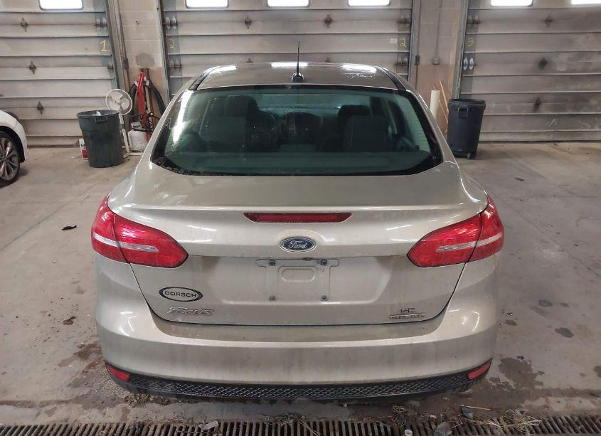 Photo 16 of 2015 Ford Focus SE (VIN 1FADP3F2XFL239320)