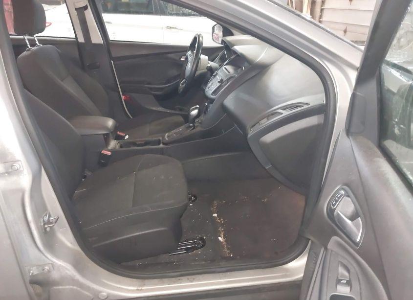 Photo 5 of 2015 Ford Focus SE (VIN 1FADP3F2XFL239320)