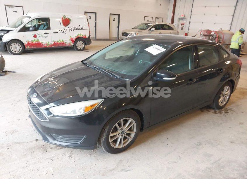 Photo 2 of 2015 Ford Focus SE (VIN 1FADP3F2XFL239897)