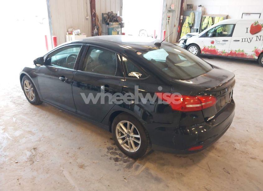 Photo 3 of 2015 Ford Focus SE (VIN 1FADP3F2XFL239897)