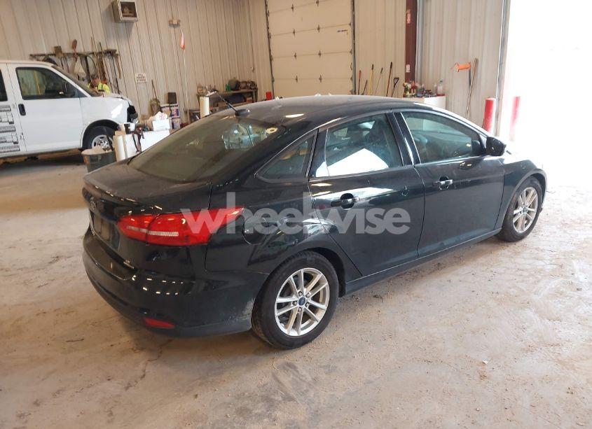 Photo 4 of 2015 Ford Focus SE (VIN 1FADP3F2XFL239897)
