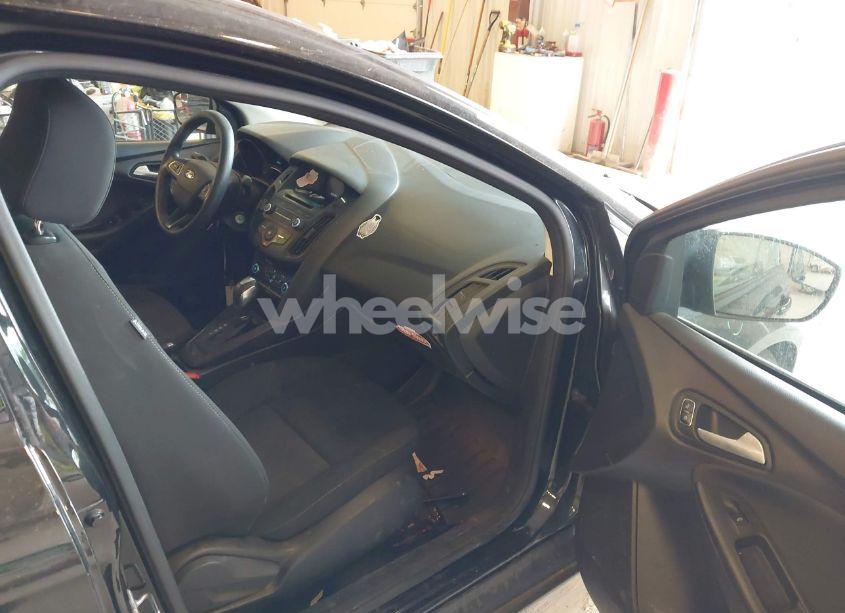 Photo 5 of 2015 Ford Focus SE (VIN 1FADP3F2XFL239897)