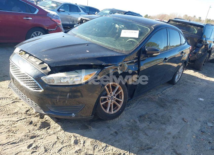 Photo 2 of 2015 Ford Focus SE (VIN 1FADP3F2XFL253105)