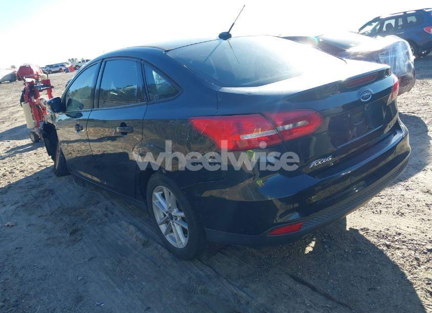 Photo 3 of 2015 Ford Focus SE (VIN 1FADP3F2XFL253105)