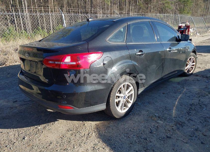Photo 4 of 2015 Ford Focus SE (VIN 1FADP3F2XFL253105)
