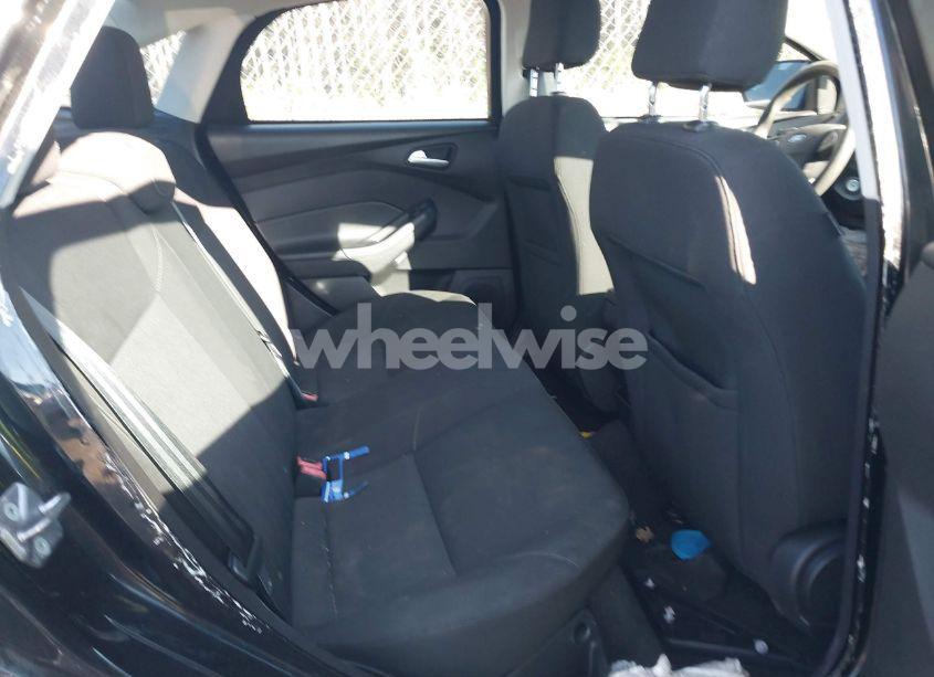 Photo 8 of 2015 Ford Focus SE (VIN 1FADP3F2XFL253105)
