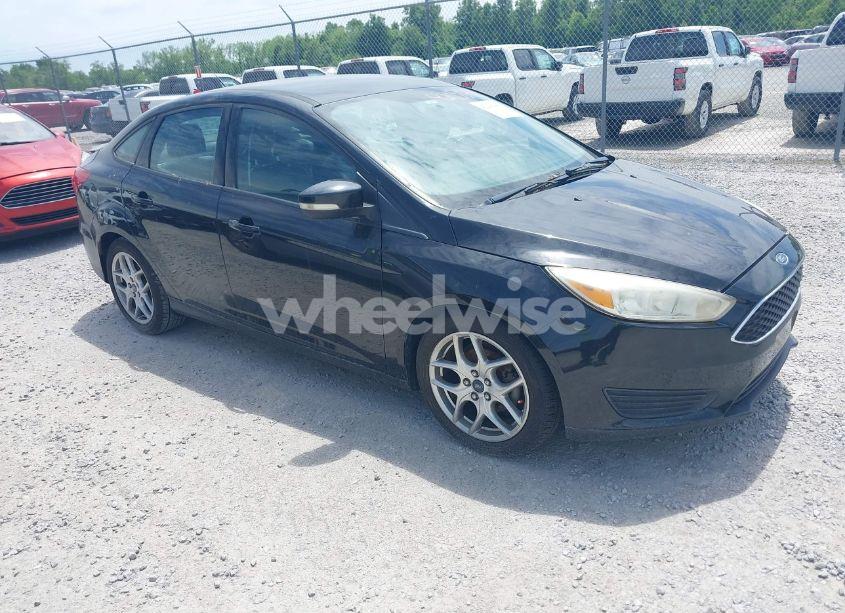 2015 Ford Focus SE (VIN 1FADP3F2XFL284094) main photo