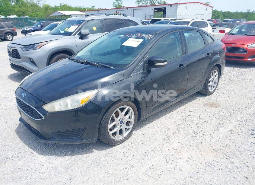 Photo 2 of 2015 Ford Focus SE (VIN 1FADP3F2XFL284094)
