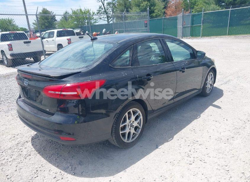 Photo 4 of 2015 Ford Focus SE (VIN 1FADP3F2XFL284094)