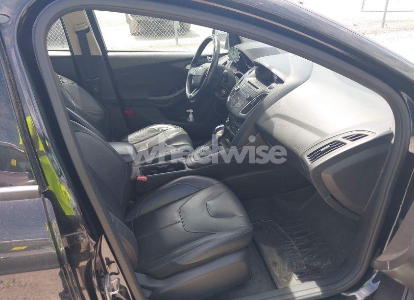 Photo 5 of 2015 Ford Focus SE (VIN 1FADP3F2XFL284094)