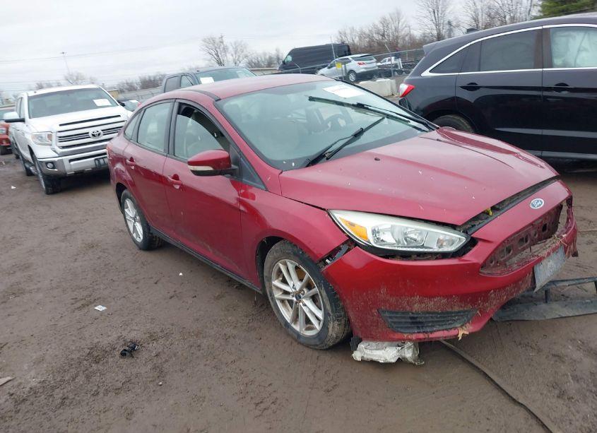 2015 Ford Focus SE (VIN 1FADP3F2XFL293815) main photo