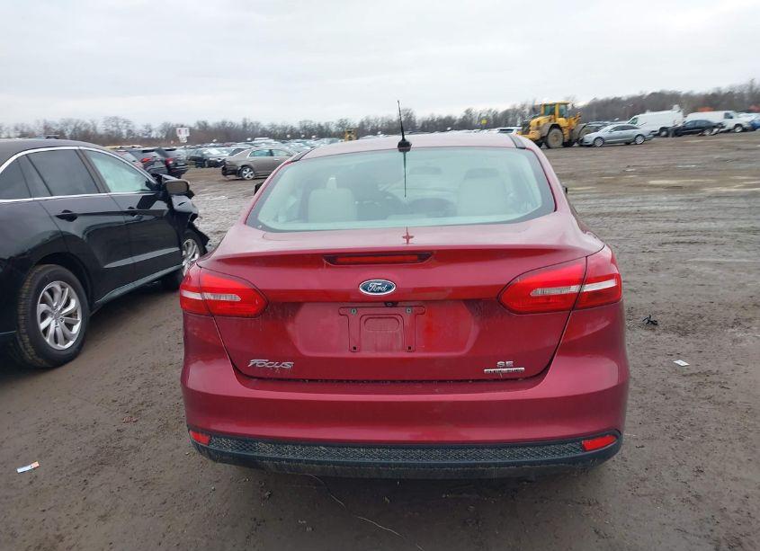 Photo 16 of 2015 Ford Focus SE (VIN 1FADP3F2XFL293815)