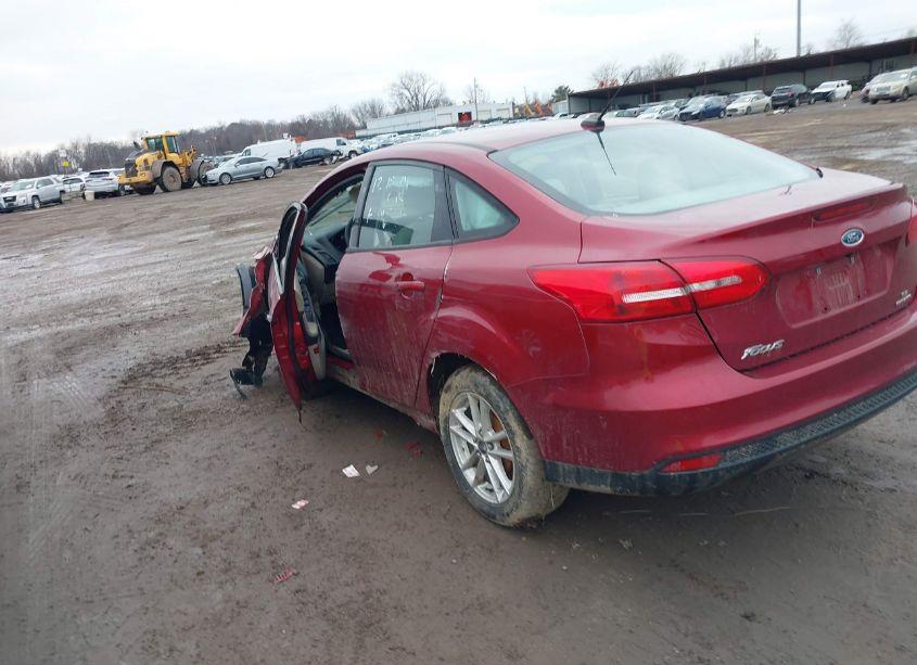 Photo 3 of 2015 Ford Focus SE (VIN 1FADP3F2XFL293815)