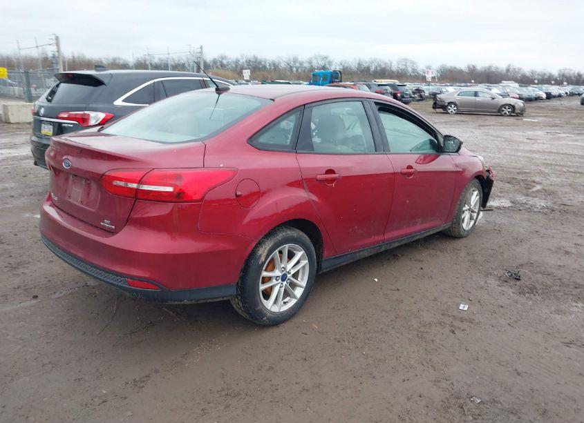 Photo 4 of 2015 Ford Focus SE (VIN 1FADP3F2XFL293815)
