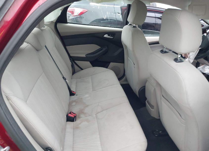 Photo 8 of 2015 Ford Focus SE (VIN 1FADP3F2XFL293815)