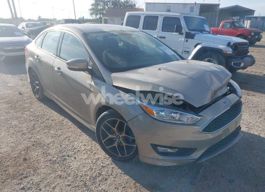 2015 Ford Focus SE (VIN 1FADP3F2XFL298965) main photo