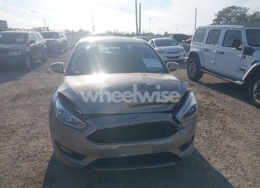 Photo 12 of 2015 Ford Focus SE (VIN 1FADP3F2XFL298965)