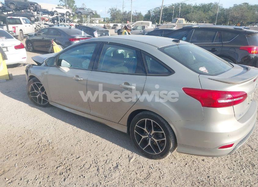 Photo 14 of 2015 Ford Focus SE (VIN 1FADP3F2XFL298965)