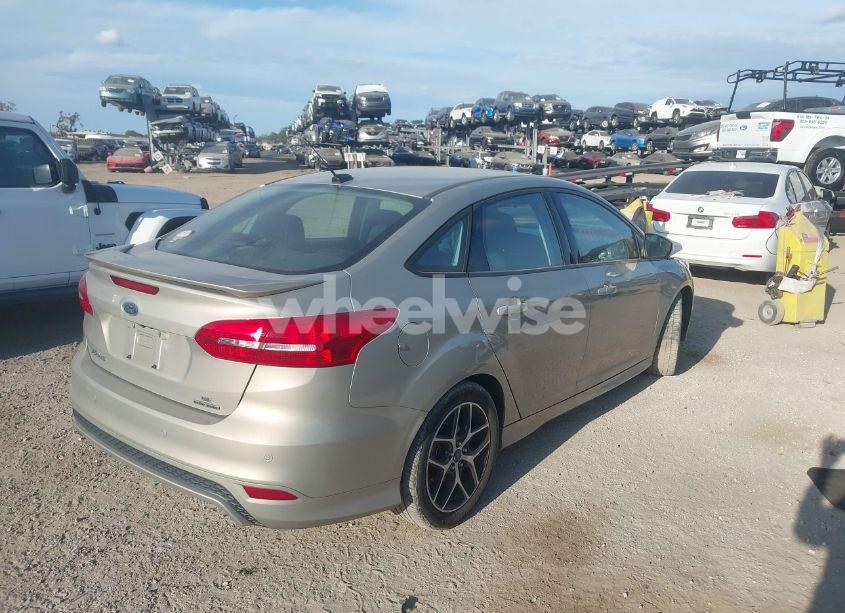 Photo 4 of 2015 Ford Focus SE (VIN 1FADP3F2XFL298965)
