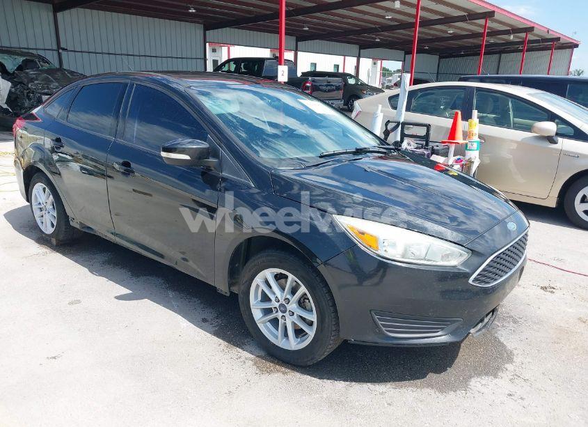 2015 Ford Focus SE (VIN 1FADP3F2XFL313657) main photo