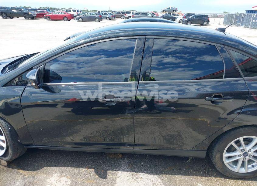 Photo 14 of 2015 Ford Focus SE (VIN 1FADP3F2XFL313657)