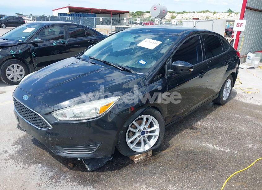 Photo 2 of 2015 Ford Focus SE (VIN 1FADP3F2XFL313657)