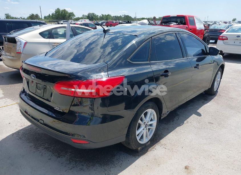 Photo 4 of 2015 Ford Focus SE (VIN 1FADP3F2XFL313657)