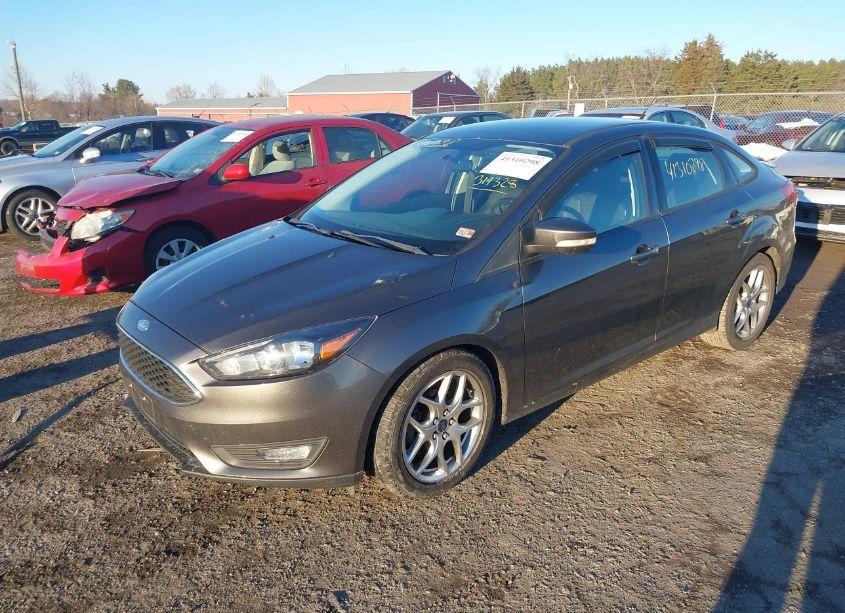 Photo 2 of 2015 Ford Focus (VIN 1FADP3F2XFL319328)