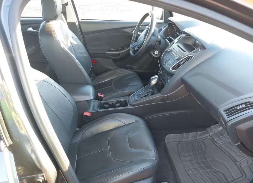 Photo 5 of 2015 Ford Focus (VIN 1FADP3F2XFL319328)