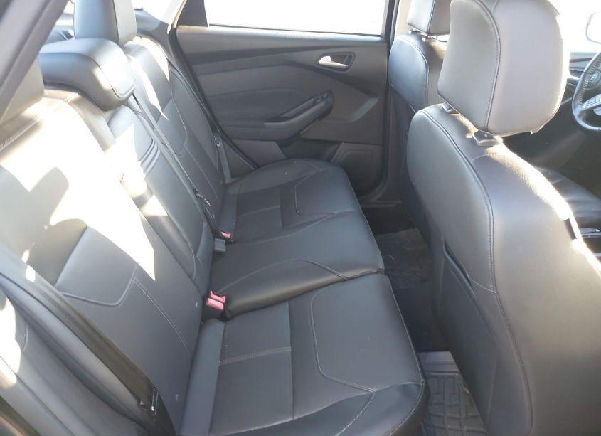 Photo 8 of 2015 Ford Focus (VIN 1FADP3F2XFL319328)