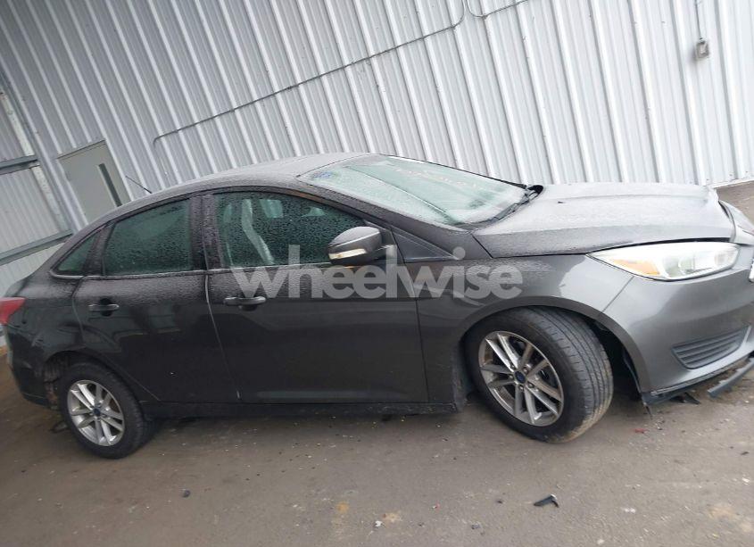 Photo 13 of 2015 Ford Focus SE (VIN 1FADP3F2XFL321080)