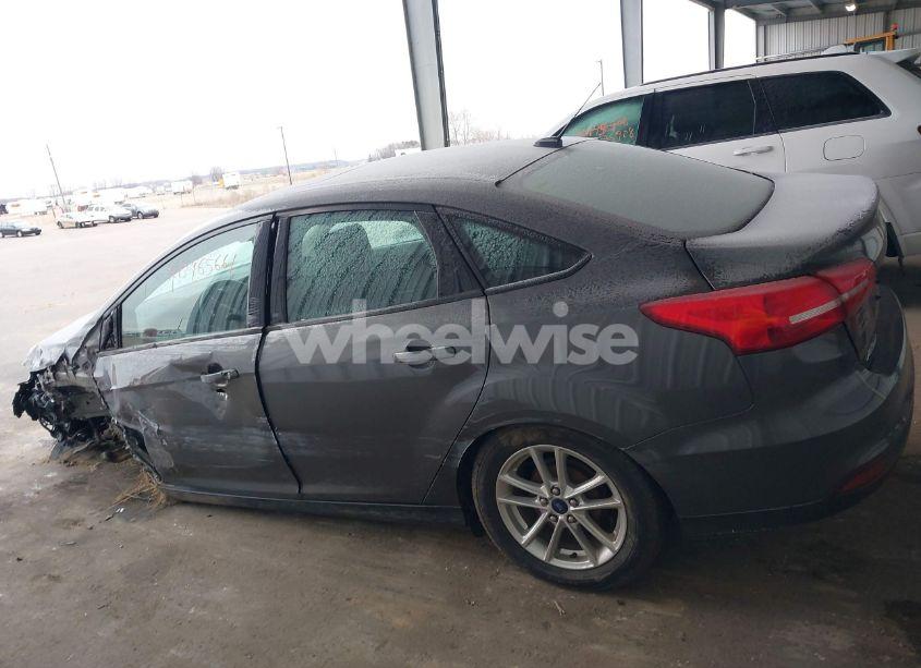 Photo 14 of 2015 Ford Focus SE (VIN 1FADP3F2XFL321080)