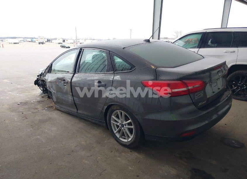 Photo 3 of 2015 Ford Focus SE (VIN 1FADP3F2XFL321080)